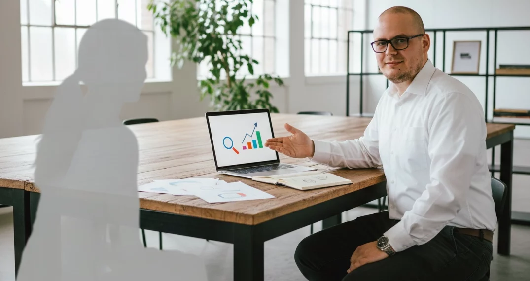 Stáž v marketingu: prostor pro studenty nebo nadšence, kteří se chtějí učit.